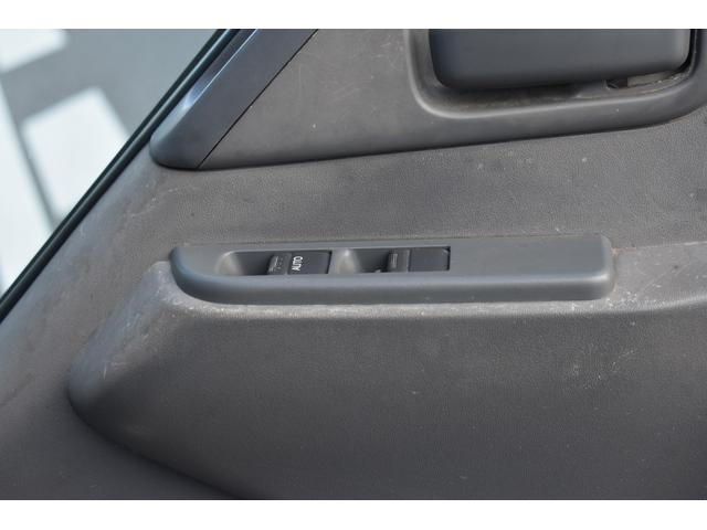 エルフトラック フルフラットロー 積載2000kg MT 車両総重量4265kg オンダッシュナビ フォグランプ 坂道発進補助装置 電格ミラー アイドリングストップ(7枚目)