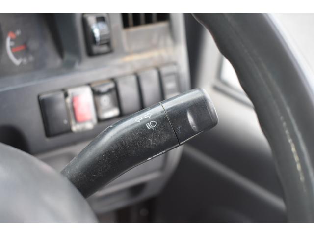 タイタントラック フルワイドロー　積載１５００ｋｇ　ＡＴ　車両総重量３８４５ｋｇ　ＥＴＣ　電格ミラー　社外ナビ　アイドリングストップ　荷台鉄板　助手席エアバック（9枚目）