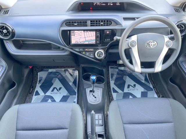 アクア S 純正ナビ バックカメラ 禁煙車 ETC Bluetooth スマートキー オートライト バニティーミラー シートリフター ヘッドライトレベライザー リアプライバシーガラス リアワイパー(2枚目)