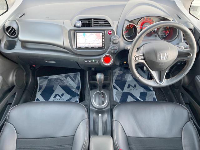 フィット RS 純正ナビ バックカメラ ETC HIDヘッドライト 純正16インチアルミホイール パドルシフト リモコンキー 革巻きステアリング バニティミラー セキュリティアラーム(2枚目)