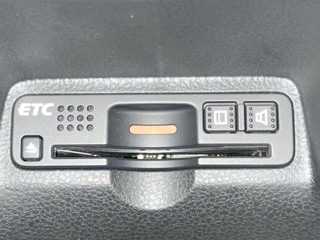 フィット RS 純正ナビ バックカメラ ETC HIDヘッドライト 純正16インチアルミホイール パドルシフト リモコンキー 革巻きステアリング バニティミラー セキュリティアラーム(5枚目)