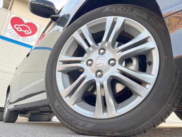 フィット RS 純正ナビ バックカメラ ETC HIDヘッドライト 純正16インチアルミホイール パドルシフト リモコンキー 革巻きステアリング バニティミラー セキュリティアラーム(13枚目)