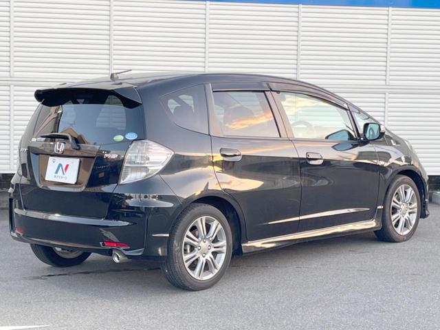 フィット RS 純正ナビ バックカメラ ETC HIDヘッドライト 純正16インチアルミホイール パドルシフト リモコンキー 革巻きステアリング バニティミラー セキュリティアラーム(17枚目)