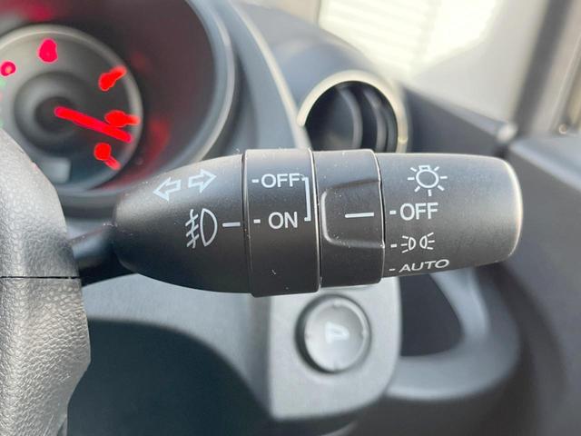 フィット RS 純正ナビ バックカメラ ETC HIDヘッドライト 純正16インチアルミホイール パドルシフト リモコンキー 革巻きステアリング バニティミラー セキュリティアラーム(27枚目)