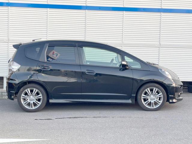 フィット RS 純正ナビ バックカメラ ETC HIDヘッドライト 純正16インチアルミホイール パドルシフト リモコンキー 革巻きステアリング バニティミラー セキュリティアラーム(42枚目)