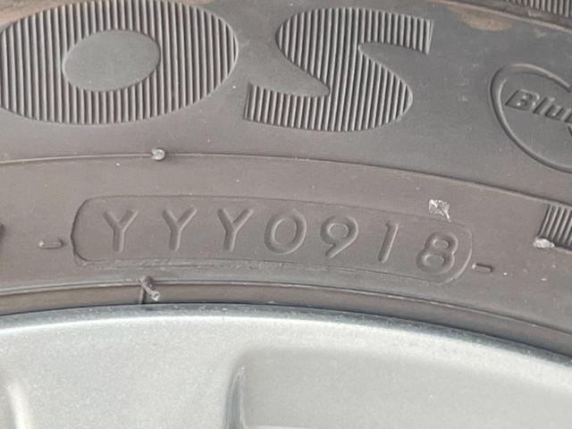 フィット RS 純正ナビ バックカメラ ETC HIDヘッドライト 純正16インチアルミホイール パドルシフト リモコンキー 革巻きステアリング バニティミラー セキュリティアラーム(44枚目)