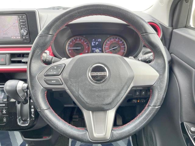 【純正ＭＯＭＯ製革巻きステアリング】上質な革を使用することで、手にしっかり馴染みとても運転しやすいハンドルです♪