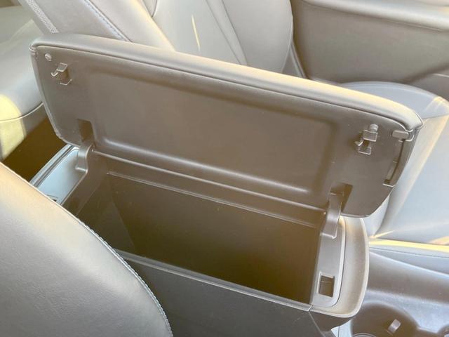 プリウス Ｓツーリングセレクション　純正ナビ　プリクラッシュセーフティ　レーダークルーズコントロール　バックカメラ　ＥＴＣ　Ｂｌｕｅｔｏｏｔｈ　ＬＥＤヘッド＆ＬＥＤフォグライト　純正１７インチアルミホイール（37枚目）