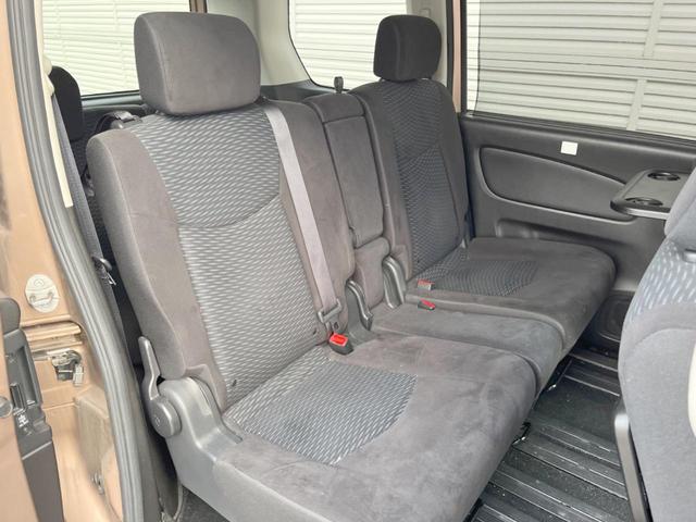 �Z�J���h�V�[�g�͒������������ƂȂ��Ă���A�X���C�h����ΒʘH�X�y�[�X���o��I�O��̈ړ����Ƃ��Ă��ȒP�ł�