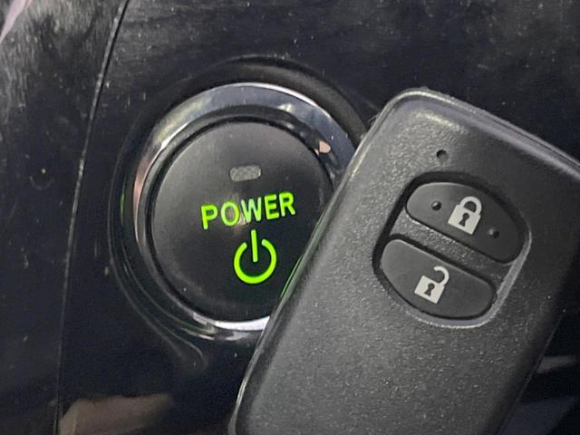 プリウス Ｓ　カロッツェリアナビ　クルーズコントロール　ＥＴＣ　Ｂｌｕｅｔｏｏｔｈ　純正１５インチアルミホイール　オートライト　オートエアコン　スマートエントリー　バニティミラー　フロントフォグ（6枚目）