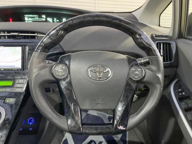 プリウス Ｓ　カロッツェリアナビ　クルーズコントロール　ＥＴＣ　Ｂｌｕｅｔｏｏｔｈ　純正１５インチアルミホイール　オートライト　オートエアコン　スマートエントリー　バニティミラー　フロントフォグ（11枚目）