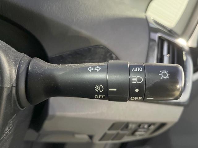 プリウス Ｓ　カロッツェリアナビ　クルーズコントロール　ＥＴＣ　Ｂｌｕｅｔｏｏｔｈ　純正１５インチアルミホイール　オートライト　オートエアコン　スマートエントリー　バニティミラー　フロントフォグ（28枚目）