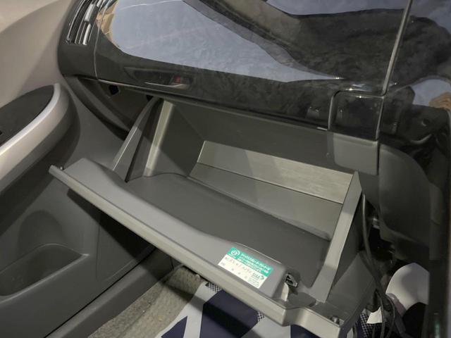 プリウス Ｓ　カロッツェリアナビ　クルーズコントロール　ＥＴＣ　Ｂｌｕｅｔｏｏｔｈ　純正１５インチアルミホイール　オートライト　オートエアコン　スマートエントリー　バニティミラー　フロントフォグ（37枚目）