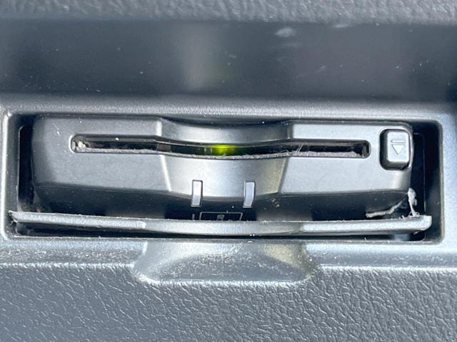 ヴィッツ Ｆ　イクリプスナビ　バックカメラ　ＥＴＣ　スマートエントリー　プッシュスタート　アイドリングストップ　バニティミラー　イモビライザー　ダイヤル式エアコン　プライバシーガラス　ＡＢＳ（6枚目）