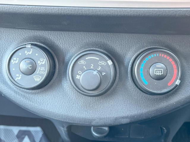 ヴィッツ Ｆ　イクリプスナビ　バックカメラ　ＥＴＣ　スマートエントリー　プッシュスタート　アイドリングストップ　バニティミラー　イモビライザー　ダイヤル式エアコン　プライバシーガラス　ＡＢＳ（24枚目）