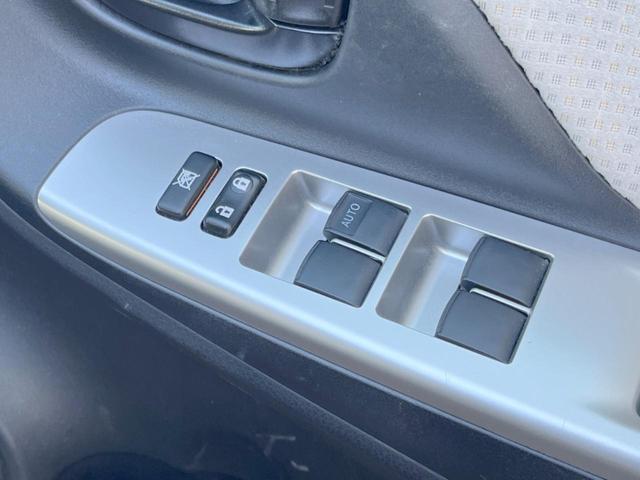 ヴィッツ Ｆ　イクリプスナビ　バックカメラ　ＥＴＣ　スマートエントリー　プッシュスタート　アイドリングストップ　バニティミラー　イモビライザー　ダイヤル式エアコン　プライバシーガラス　ＡＢＳ（30枚目）