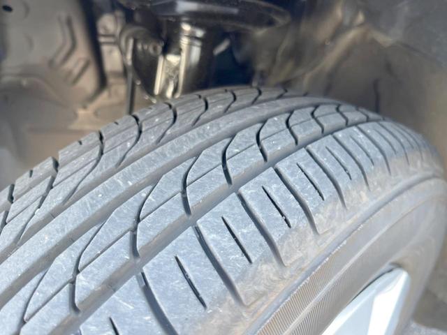 ヴィッツ Ｆ　イクリプスナビ　バックカメラ　ＥＴＣ　スマートエントリー　プッシュスタート　アイドリングストップ　バニティミラー　イモビライザー　ダイヤル式エアコン　プライバシーガラス　ＡＢＳ（44枚目）