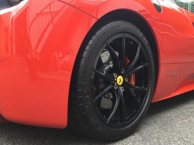 ４５８イタリア ベースグレード　Ｆ１　ＤＣＴ　純正ＯＰカーボンファイバーＬＥＤステアリング　イエローレブカウンター　黒本革スポーツシート　カーボンインテリアパネル　フロントリフティング　２０インチ鍛造ＡＷ　カーボンセラミックブレーキ（72枚目）