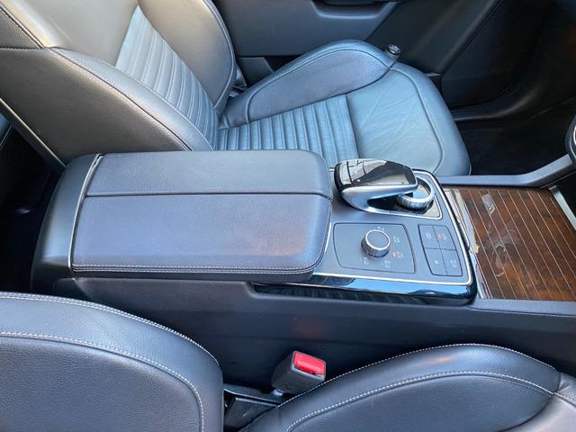 ＧＬＳ ＧＬＳ３５０ｄ　４マチックスポーツ　ＡＭＧ２２ＡＷ／マフラーエンド　パナメリカーナグリル　レッドキャリパー　黒革パノラマサンルーフ　ＨＤＤ地デジＴＶ全方位カメラ　ＥＴＣ　ドラレコ　キーレスゴー　温冷機能付カップホルダー　電動リアゲート（33枚目）