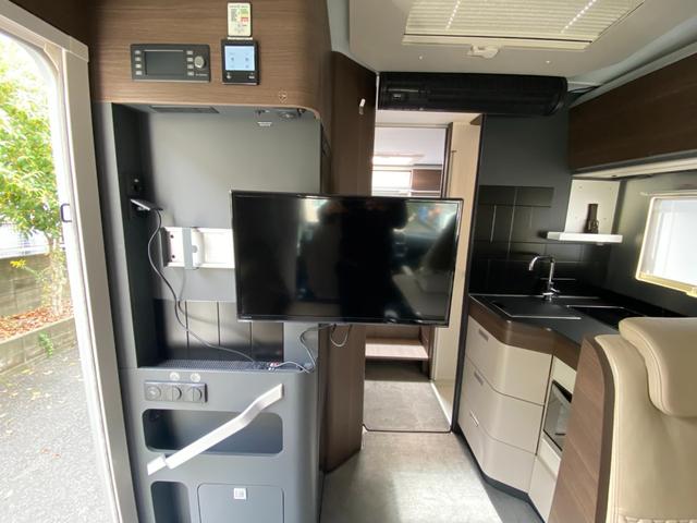 デュカト 　アドリア　マトリックス・スプリーム　６７０ＳＬ　９速ＡＴ右Ｈ　ＬａｃＰＫＧ　　家庭用エアコン　サーキュレーター　電動ダウンベット　床壁暖房　シャワールーム　サブバッテリー　ソーラーパネル　インバーター（39枚目）