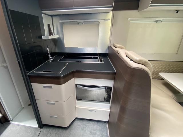 デュカト 　アドリア　マトリックス・スプリーム　６７０ＳＬ　９速ＡＴ右Ｈ　ＬａｃＰＫＧ　　家庭用エアコン　サーキュレーター　電動ダウンベット　床壁暖房　シャワールーム　サブバッテリー　ソーラーパネル　インバーター（42枚目）