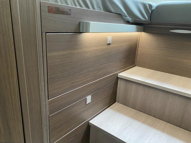 デュカト 　アドリア　マトリックス・スプリーム　６７０ＳＬ　９速ＡＴ右Ｈ　ＬａｃＰＫＧ　　家庭用エアコン　サーキュレーター　電動ダウンベット　床壁暖房　シャワールーム　サブバッテリー　ソーラーパネル　インバーター（53枚目）