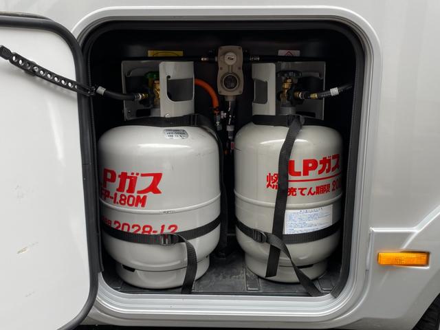 デュカト 　アドリア　マトリックス・スプリーム　６７０ＳＬ　９速ＡＴ右Ｈ　ＬａｃＰＫＧ　　家庭用エアコン　サーキュレーター　電動ダウンベット　床壁暖房　シャワールーム　サブバッテリー　ソーラーパネル　インバーター（80枚目）