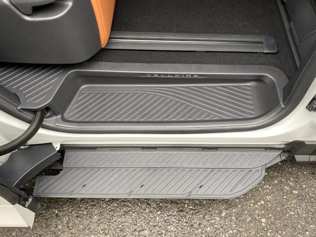 ヴェルファイア Ｚ　プレミア　Ｚプレミア　改良モデル　内装ブラウン　１３．２後席モニター　ユニバーサルステップ　左右独立ムーンルーフ　パノラミックビューモニター　デジタルインナーミラー　ブラインドスポットモニター　両側電動スライド（42枚目）