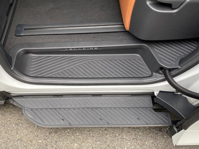 ヴェルファイア Ｚ　プレミア　Ｚプレミア　改良モデル　内装ブラウン　１３．２後席モニター　ユニバーサルステップ　左右独立ムーンルーフ　パノラミックビューモニター　デジタルインナーミラー　ブラインドスポットモニター　両側電動スライド（55枚目）