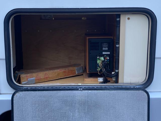 タウンエーストラック アウトドアJr 4WDキャンピング SHARP冷暖房ルームエアコン HONDA発電機 EU28is 冷蔵庫(46L) オーブンレンジ 後席10型モニター バッテリーチャージャー サブバッテリー HDDナビ/DTV/Bカメラ/ETC(68枚目)