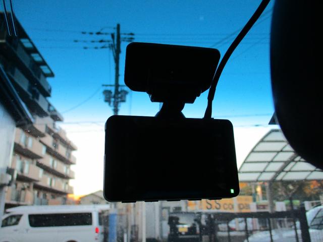 ステップワゴンスパーダ Ｚ　新車ワンオーナー車　新車整備点検記録簿　ＨＯＮＤＡインターナビＴＶ　バックモニター左右両側電動パワースライドドア　スマートＫＥＹドラレコ　ＥＴＣ　スタッドレスタイヤ付き（9枚目）