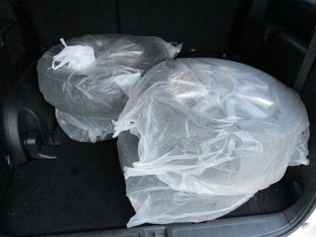 ステップワゴンスパーダ Ｚ　新車ワンオーナー車　新車整備点検記録簿　ＨＯＮＤＡインターナビＴＶ　バックモニター左右両側電動パワースライドドア　スマートＫＥＹドラレコ　ＥＴＣ　スタッドレスタイヤ付き（40枚目）