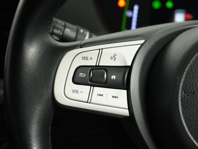 ���n���h���Ɂy�I�[�f�B�I�����R���X�C�b�`�z����������Ă܂��B���_�����炷���ƂȂ��A�{�����[�������E�I�[�f�B�I�\�[�X�ؑցE�I�Ȃ��o���܂��B���S�^�]���Ȃ��瑀�삪�\�ɂȂ�܂����B