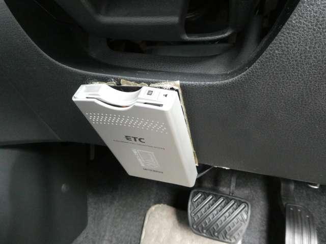 マーチ １．２　１２Ｇ　フルセグＴＶ付メモリーナビ　ナビ・フルセグＴＶ　インテリジェントキー　記録簿付き　　　運転席・助手席エアバッグ　ＥＴＣ　オートエアコン　ＡＢＳ　パワーウィンドウ　アイドリングストップ（10枚目）