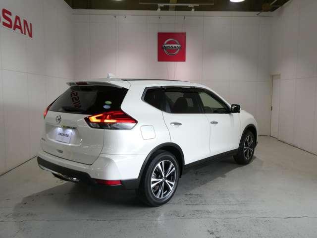 エクストレイル 2.0 20X 3列車 プロパイロット・衝突軽減ブレーキ・フルセ レーダークルコン 車線逸脱警報 Bカメラ インテリキー Aストップ LEDライト アルミホイール ETC Dレコ ナビ・TV 記録簿 エアコン メモリーナビ 盗難防止システム キーレスエントリー(2枚目)