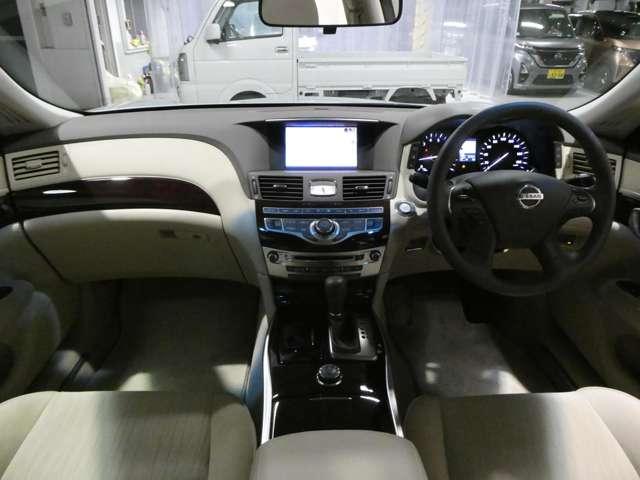 シーマ ３．５　フルセグＴＶ付メーカナビ　オートエアコン　衝突被害軽減システム　ＨＤＤナビ＆ＴＶ　バックモニター　インテリジェントキー　サンルーフ　クルーズコントロール　ＥＴＣ　寒冷地仕様　１オーナー　盗難防止システム（3枚目）