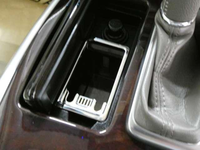 シーマ ３．５　フルセグＴＶ付メーカナビ　オートエアコン　衝突被害軽減システム　ＨＤＤナビ＆ＴＶ　バックモニター　インテリジェントキー　サンルーフ　クルーズコントロール　ＥＴＣ　寒冷地仕様　１オーナー　盗難防止システム（15枚目）