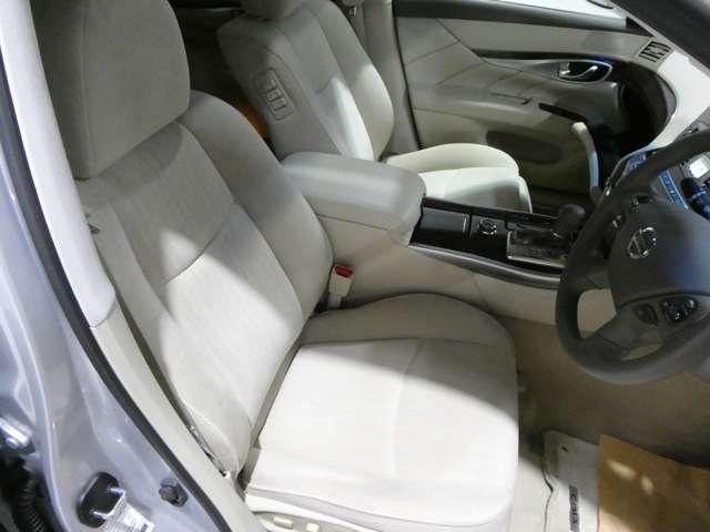 シーマ ３．５　フルセグＴＶ付メーカナビ　オートエアコン　衝突被害軽減システム　ＨＤＤナビ＆ＴＶ　バックモニター　インテリジェントキー　サンルーフ　クルーズコントロール　ＥＴＣ　寒冷地仕様　１オーナー　盗難防止システム（19枚目）