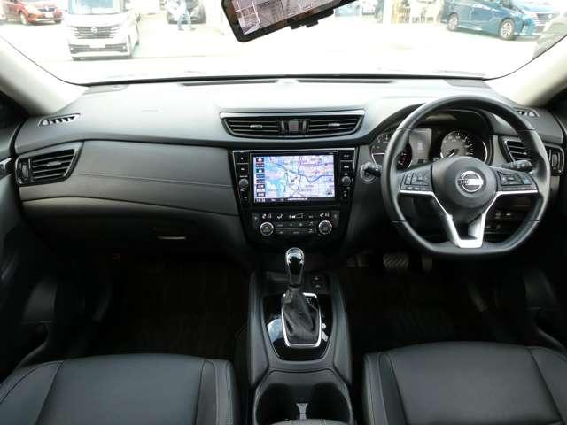 エクストレイル ２．０　２０Ｘｉ　レザーエディション・プロパイロット　本革シート　衝突被害軽減システム　アラウンドビューモニター　ＬＥＤヘッドランプ　ドライブレコーダー　ＥＴＣ　パワーシート　シートヒーター　フルセグＴＶ付ナビ（3枚目）