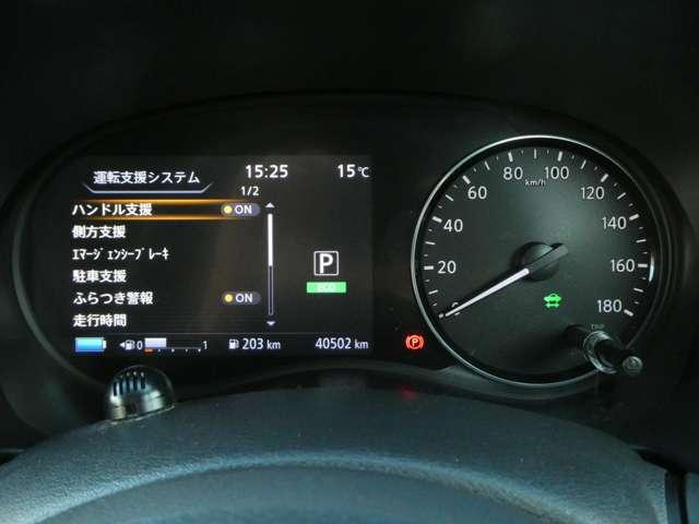 キックス １．２　Ｘ　ツートーン　インテリアエディション　プロパイロット　衝突被害軽減ブレーキ　セキュリティ　アラウンドモニター　ＬＥＤ　ワンオーナー　エアコン　ドラレコ　インテリジェントキー　記録簿　ＥＴＣ　フルセグＴＶ付ナビ　サイドエアバック　ＡＷ（7枚目）