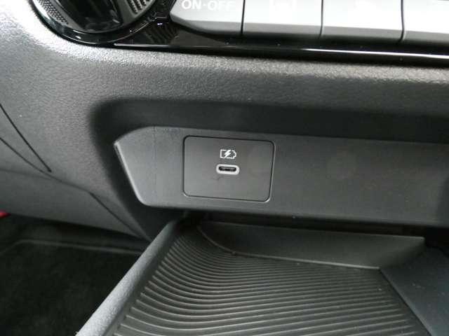 ノート １．２　Ｘ　プロパイロット・衝突軽減ブレーキ・フルセ　リアカメラ　衝突被害軽減ブレ－キ　全方位カメラ　ＥＴＣ付　禁煙車　ＬＥＤヘッドライト　レーダークルーズ　レーンアシスト　インテリジェントキー　ドラレコ　整備記録簿　盗難防止システム　ワンセグＴＶ（9枚目）