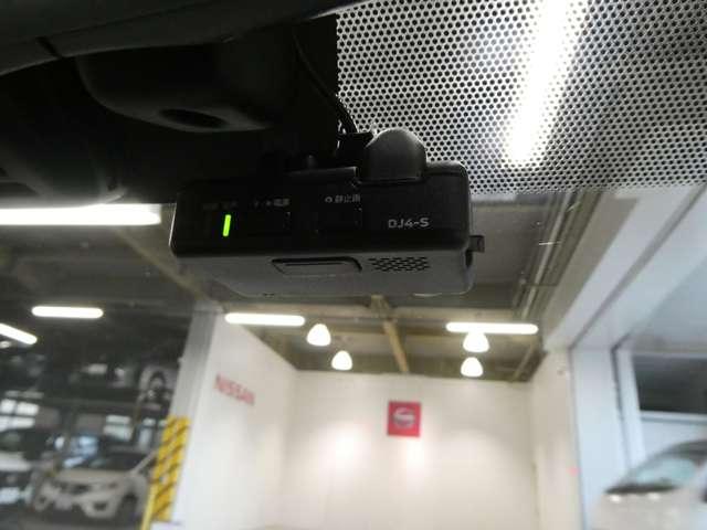 ノート 1.2 X アラウンドビューモニター 衝突被害軽減ブレーキ 社外品フルセグTV付ナビ ECOモード ドライブレコーダー 運転席助手席エアバック エアコン ABS インテリジェントルームミラー インテリジェントキー(8枚目)