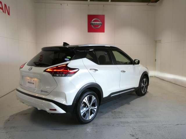 キックス １．２　Ｘ　ツートーン　インテリアエディション　プロパイロット　衝突被害軽減ブレーキ　アラウンドビューモニター　サイドエアバッグ　車線逸脱警報装置　ＬＥＤヘッドライト　フルセグＴＶナビ　シートヒーター　ドラレコ　アルミホイール　ＥＴＣ　盗難防止装置（2枚目）