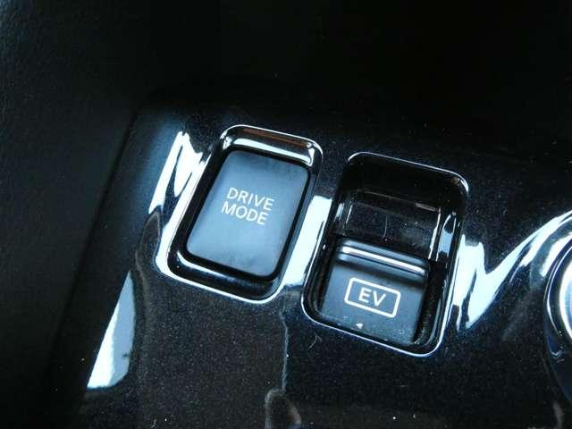 キックス １．２　Ｘ　ツートーン　インテリアエディション　プロパイロット　衝突被害軽減ブレーキ　アラウンドビューモニター　サイドエアバッグ　車線逸脱警報装置　ＬＥＤヘッドライト　フルセグＴＶナビ　シートヒーター　ドラレコ　アルミホイール　ＥＴＣ　盗難防止装置（11枚目）