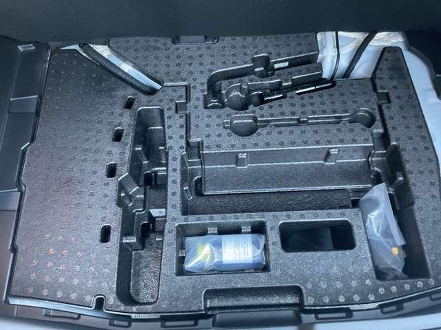 オーラ １．２　Ｇ　レザーエディション　アラウンドビューモニター　追突防止　レーダークルーズ　車線逸脱警報装置　ＬＥＤ　盗難防止　バックモニター　ＥＴＣ　インテリジェントキー　メモリーナビゲーション　ＡＷ　キーレスエントリー　オートエアコン　ＡＢＳ　パワーウィンドウ（11枚目）