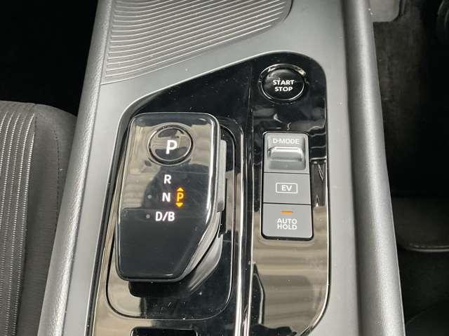 ノート １．２　Ｘ　メモリーナビ・ドライブレコーダー・アラウ　リアカメラ　衝突被害軽減ブレ－キ　全方位カメラ　ＥＴＣ付　ナビ　ＬＥＤヘッドライト　レーンアシスト　インテリジェントキー　ドラレコ　整備記録簿　盗難防止システム　サイドカーテンエアバック　サイドカメラ（17枚目）