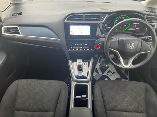シャトル ハイブリッド　ホンダセンシング　禁煙車　ＳＤナビ　バックカメラ　ＥＴＣ　ドライブレコーダー　Ｂｌｕｅｔｏｏｔｈ　ＴＶ　ＣＤ　ＤＶＤ　スマートキー　オートエアコン（2枚目）