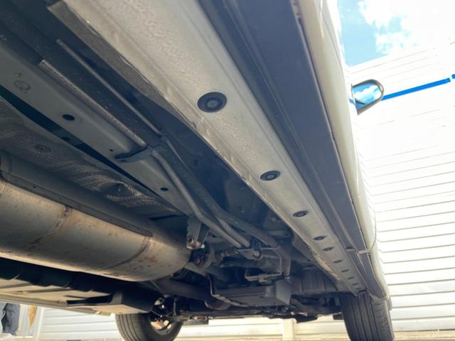 ヴェルファイア 2.4Z プラチナセレクションII 禁煙車 ナビ 後席モニター バックカメラ 両側パワースライドドア 電動リアゲート ETC 純正アルミホイル 革巻きステアリング スマートキー(20枚目)