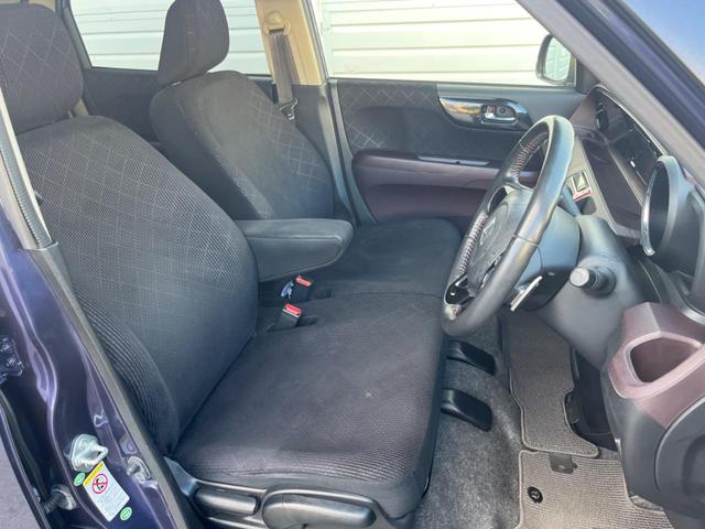 運転席シート廻りは使用感も少なく、良好な状態となっています。丁寧に使われていたことがよくわかりますね。