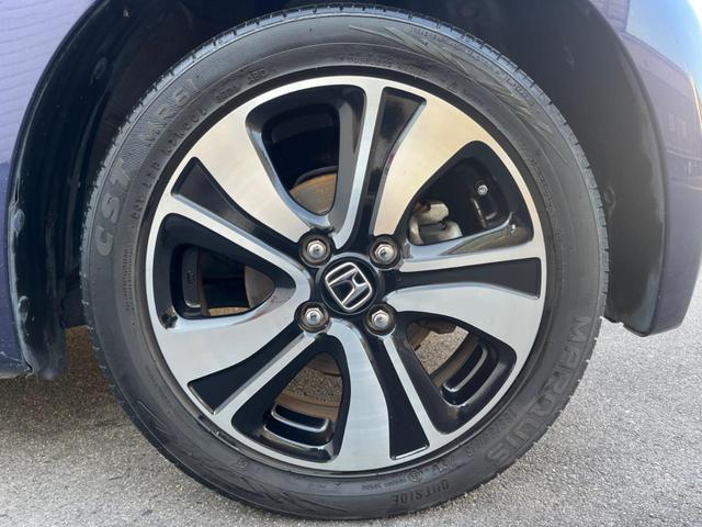 【純正アルミホイール】外観にマッチした純正アルミホイールを装着しております。各種社外アルミホイールや、スタッドレスタイヤも取扱いしております。是非ご相談ください♪